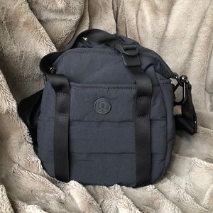 Lululemon Dash All Day bucket bag